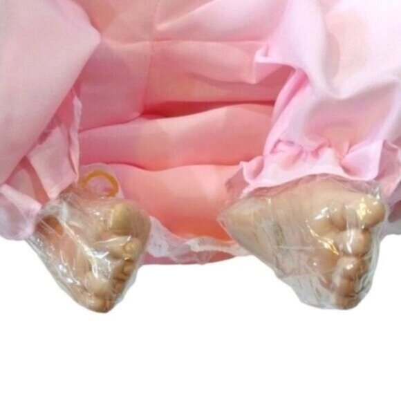 Vintage Exclusive Collector's Doll Dressed in Pink with White Lace Trim & Bonnet - Picture 6 of 12